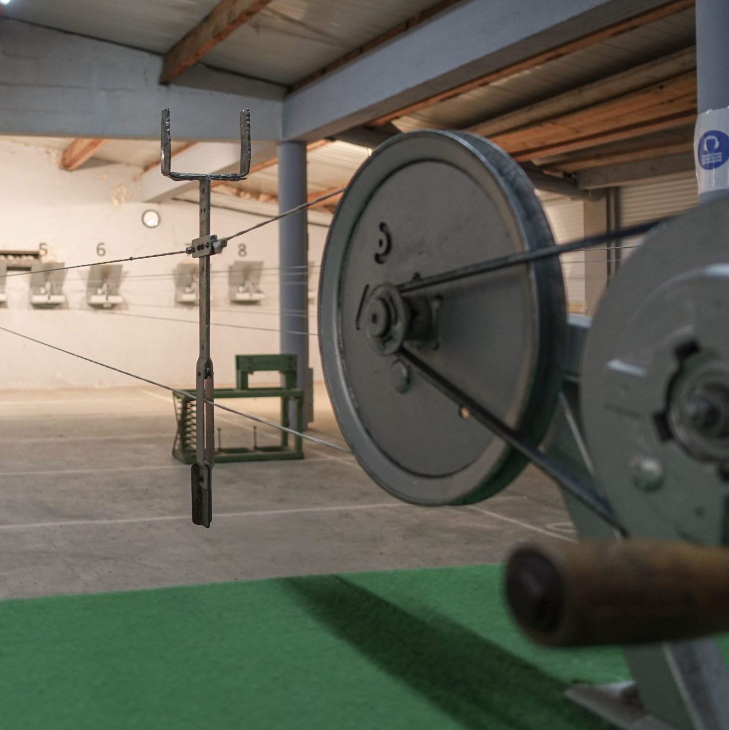 Vue intérieur pistolet et carabine 10m. Photo de Shusenshi Images